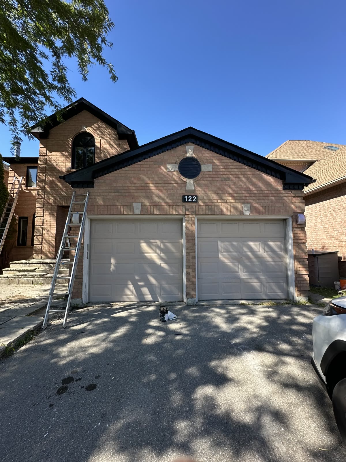 Christmas-lights install, three-storey Forest Hill, full eaves + tree wrap